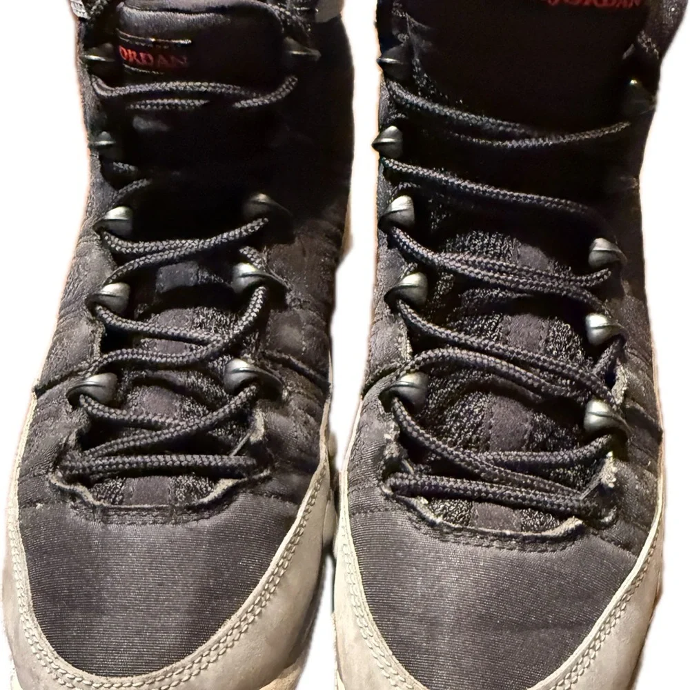 Jordan Men's Black and Gray Athletic Shoes - Picture 2 of 5